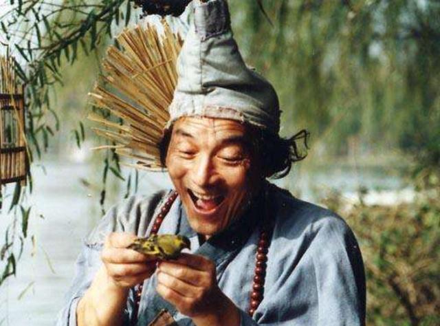 几代济公扮演者游本昌最经典,陈浩民搞怪滑稽,这位却早已被忘记