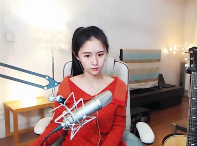 斗鱼本次嘉年华除了有斗鱼四美之外,去年嘉华年到现在,斗鱼新来了阿冷