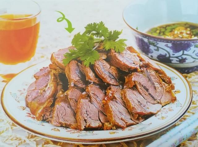 家里来客,还在为做什么菜发愁?一盘酱羊肉既可当凉菜又可当热菜|酱羊