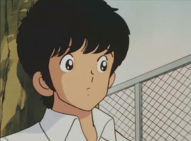 上杉达也有个双胞胎弟弟和也,还有个青梅竹马浅仓南,可以说"主角待遇"