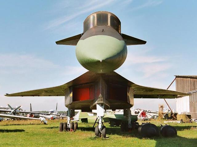 绕地球飞80圈不落地核动力轰炸机将在中国横空出世像卫星一样