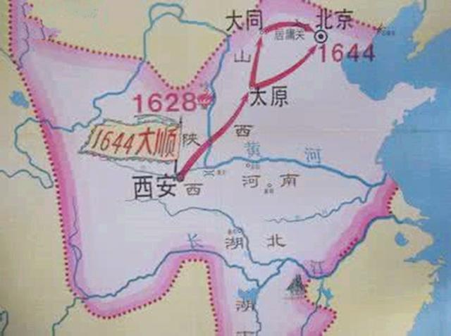 李自成出身贫贱,所以说,他的思想觉悟并不是很高,他起义的初衷也不过
