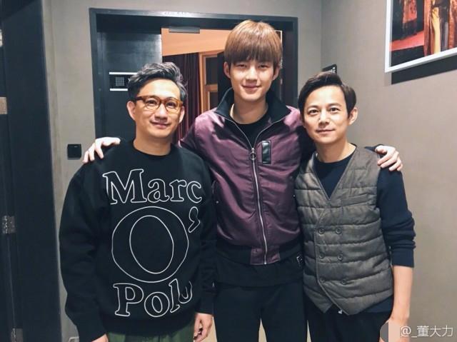 董力晒合照,与何炅,黄磊的身高差有点萌!