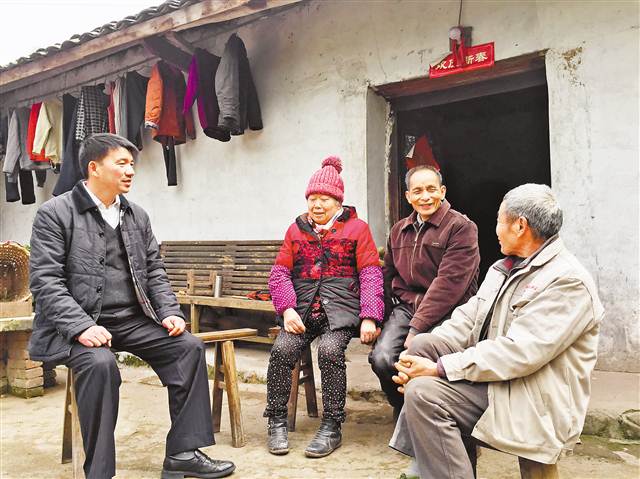 北碚区同兴村党委书记杨兴利:发展集体经济 带领村民