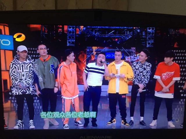 pg也没有尬嘲的170不到吧八一和tt身高比较虐辉子直了可能比鬼老师还