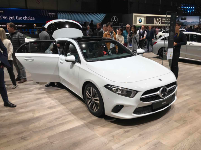 实拍详解全新一代奔驰a-class,重新定义奔驰入门级轿车