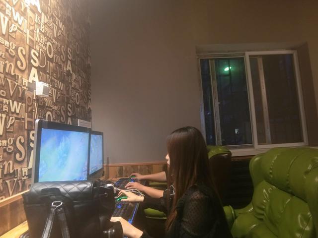 游戏界的灰色产业:网吧陪玩女神