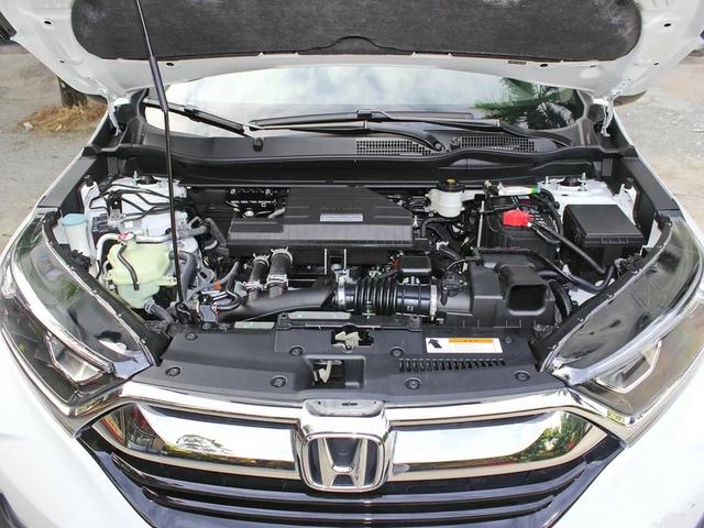 看到这个发动机藏,你也应该能够猜到这是哪个品牌的车,大家都在倾向于