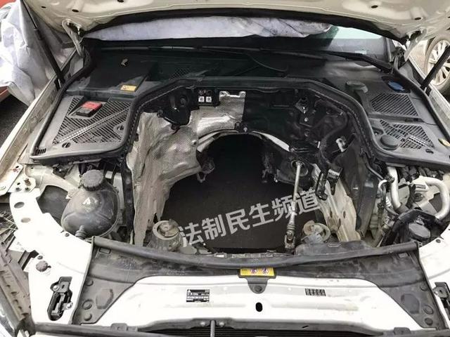 惊!美女刚下高速,30多万的奔驰车爆缸了!