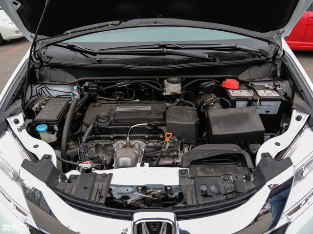 4l直列四缸自然吸气发动机,最大功率137kw(186ps)/6400rpm,峰值扭矩