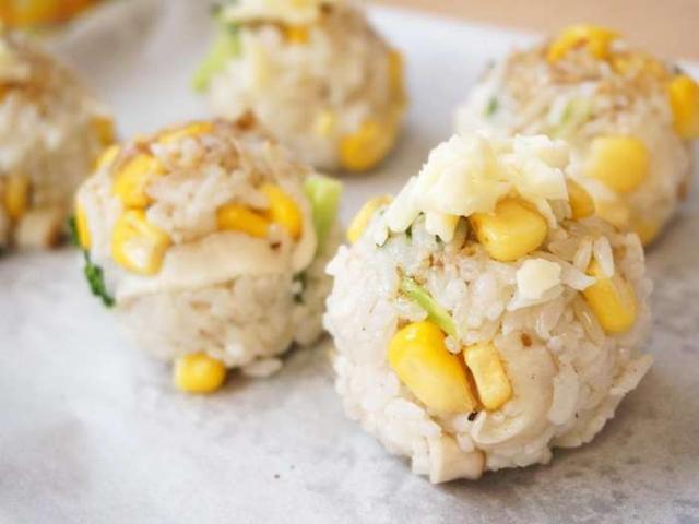 黄金玉米烤饭团不但好吃也是保护眼睛健康的一道好美食哦