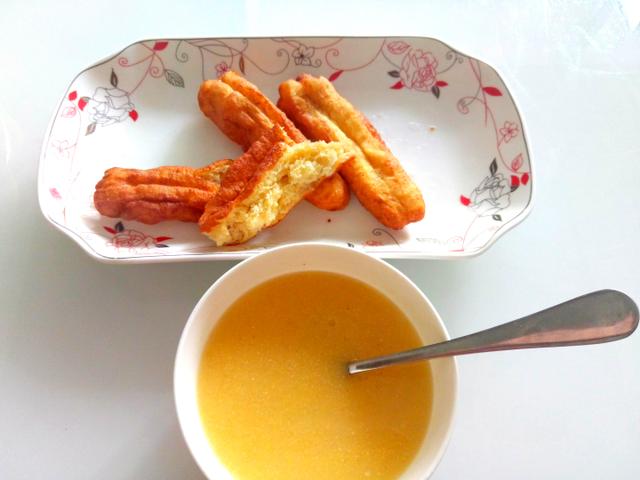 健康早餐,美味的玉米面油条简单易学,大人小孩都喜欢吃