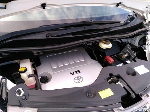 5l v6发动机(2gr-fe)加6速手自一体变速箱,最大功率275马力,峰值扭矩