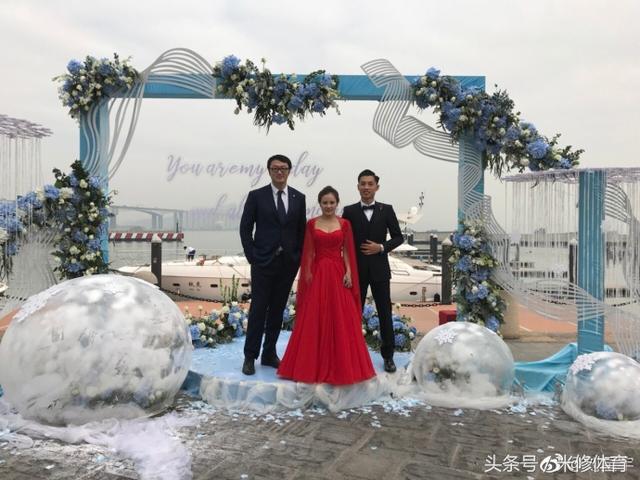 12月23日,中国短道速滑奥运冠军李坚柔在广州与爱人张翼凡举办了婚礼.