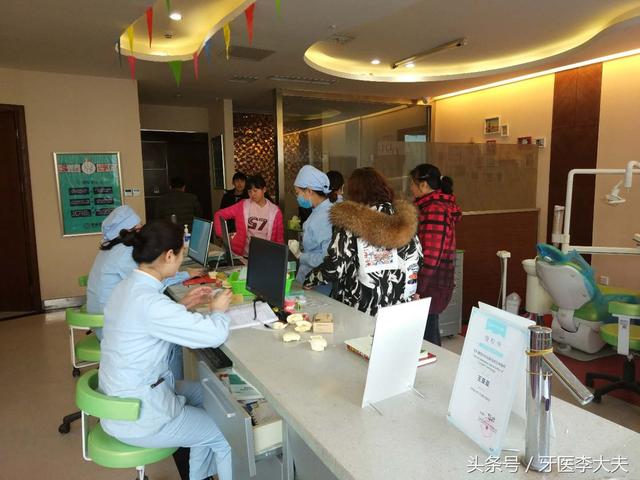 7岁女孩牙齿烂光只剩牙根,医生说只能这么做…