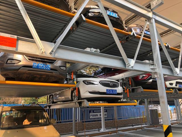 重庆万州首座立体式停车场 建成并投入使用