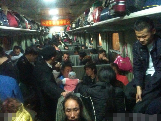 火车|拥挤|车厢_新浪新闻