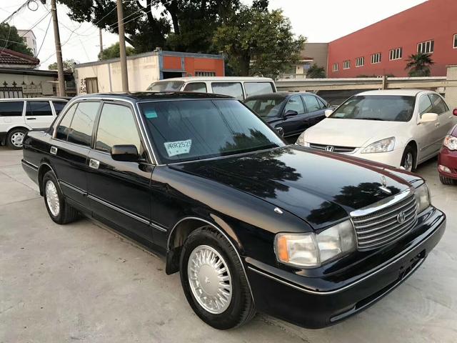 这台已经23年的老皇冠,开了感觉比现在很多新车都舒服