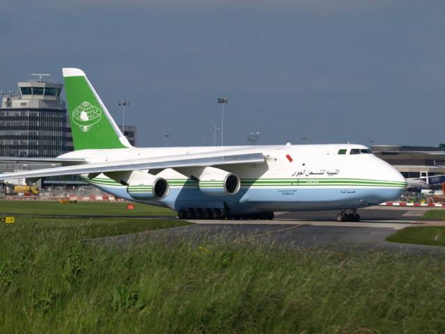 安124运输机有多强悍?10架就能全球作战,有国家却将其当了废品|运输机