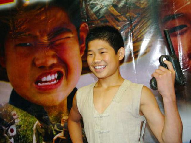 小时候就英勇无比的小兵张嘎谢孟伟,长大了还是八路军,但现在升级成了