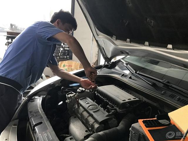 心血来潮带爱车去路边店修车没想到到处是坑