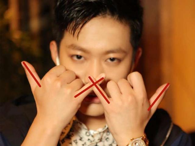 pgone手势被深扒,拼在一起是她的名字?网友:看来是真爱