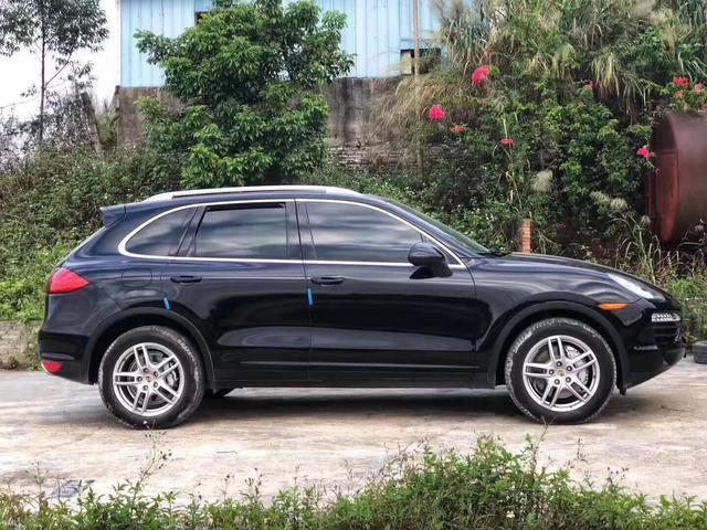 实拍车龄5年的保时捷卡宴, 三种运动模式, 30万值得入手吗?