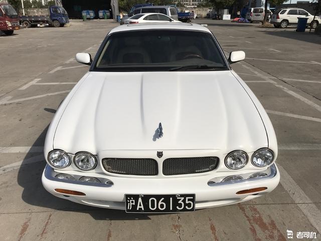 经典的四眼仔,实拍2000年稀有的白色捷豹xj8!