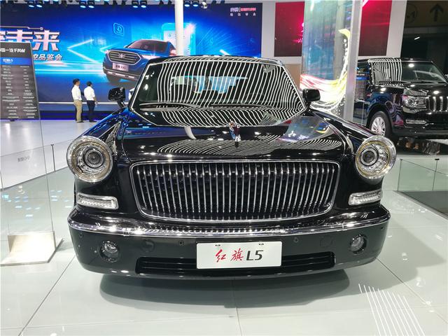 实拍500万的红旗l5,比劳斯莱斯漂亮十倍,开一次就要给100万