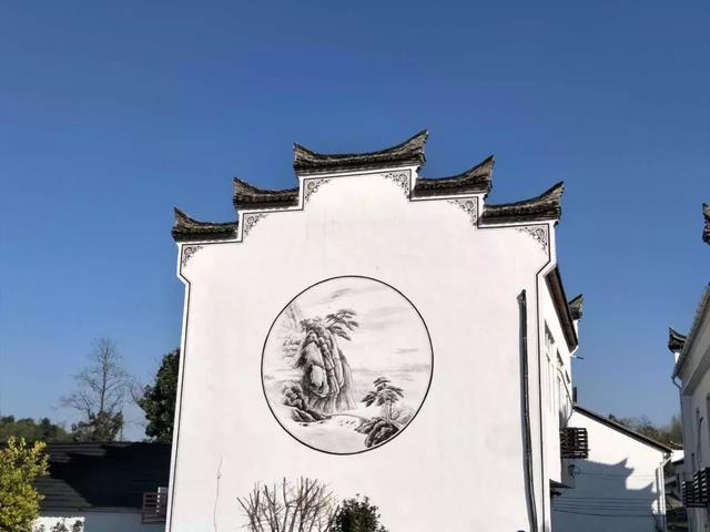 小山村蜕变成小丽江带着神秘人脸图腾刮起徽派旋风