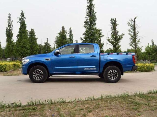 外观像猛禽,配备吉普牧马人同款发动机,这辆国产大皮卡售9万