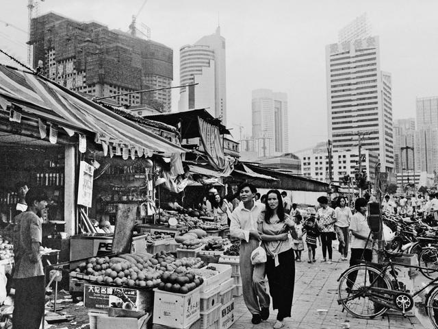 罕见老照片:1979年的深圳,全民炒股有多疯狂