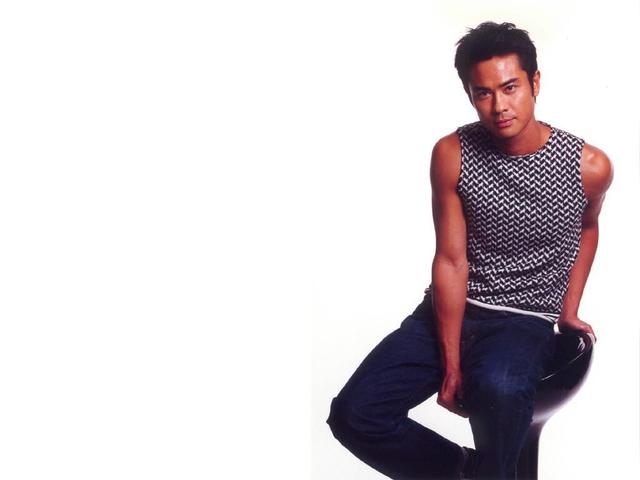 23岁入行,他是tvb一线小生,多次获得视帝,恋上小22岁女友