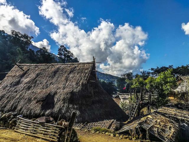 中国最后一个原始部落,沧源翁丁佤寨,大山深处最原始群居村落!