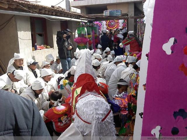 奶奶去世, 老公让我回老家奔丧, 葬礼结束回来, 我欠了50万