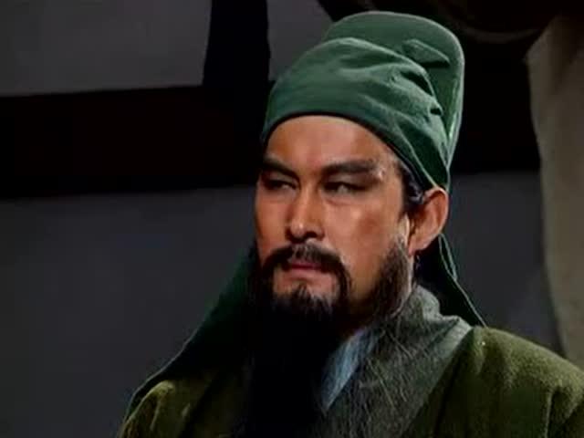 描述关羽的相貌称"髯长二尺,面若重枣,唇若涂脂,丹凤眼,卧蚕眉",其丹