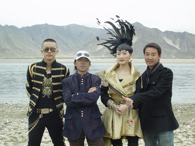 凤凰传奇未解之谜三人组合曾叫发神经未能成夫妻几度险解散