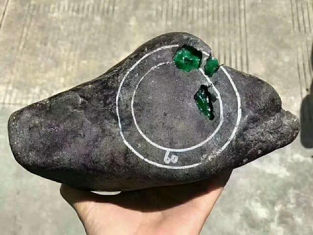 宁买一线, 不买一片.20万的全赌料, 开个窗就上百万, 你如何看!