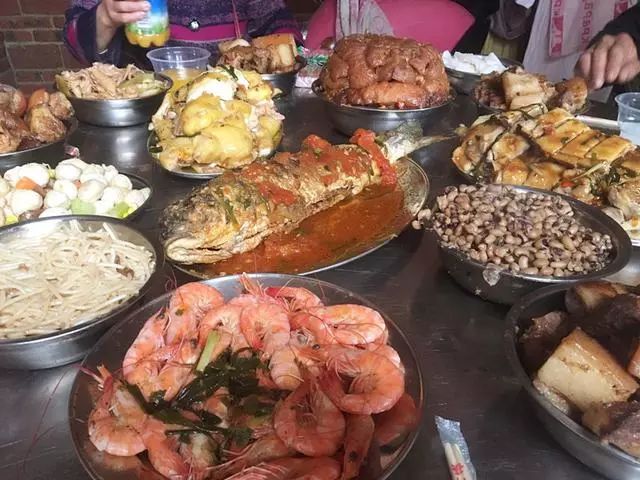 农村办喜酒场面就是大家怀念的城里面人都羡慕了