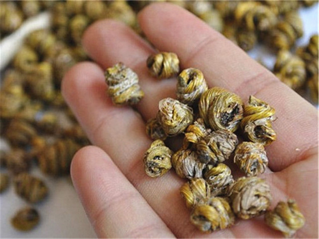 农村人摘来"长生不老药"摆在路边卖,不料却没有一个人买!