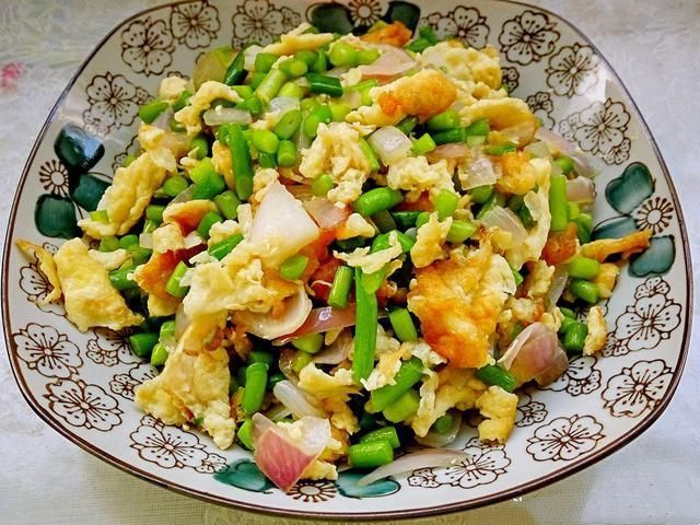 蒜苔炒鸡蛋 ——一道不可或缺的家常美食!