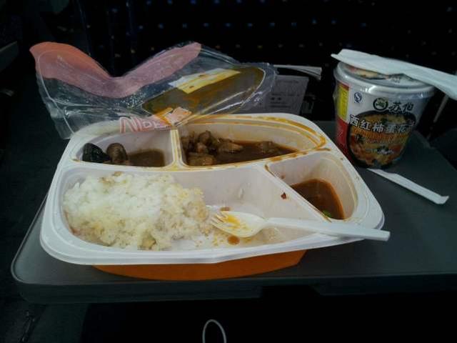 今年春运期间,你能吃到10元的高铁餐了?网友:我怎么没有遇到?