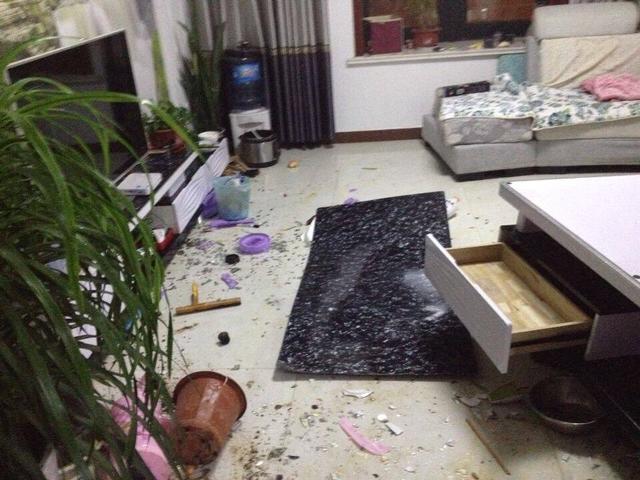 春节去丈母娘家接老婆,老婆大着个肚子开门,我把家里全砸了!