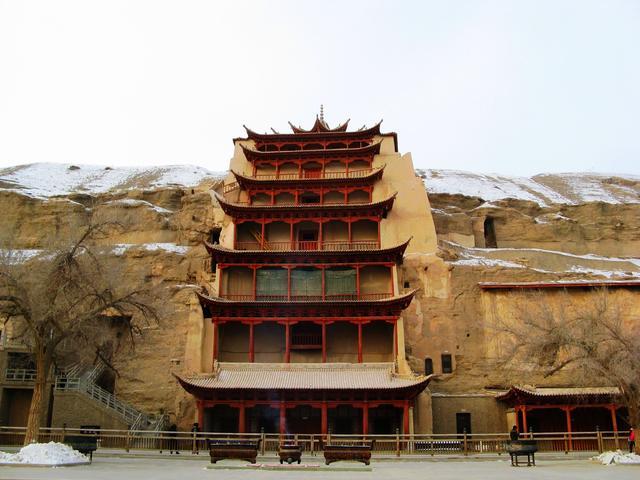 这座石窟中出土一块非常残破绣品它为何能成为特级国宝