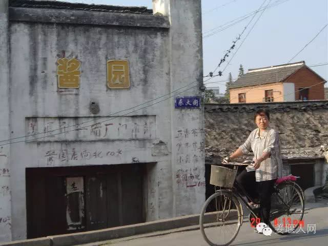 如今为人民路与西大街,罗塘路十字路口那时的工商联经营部那时的老东