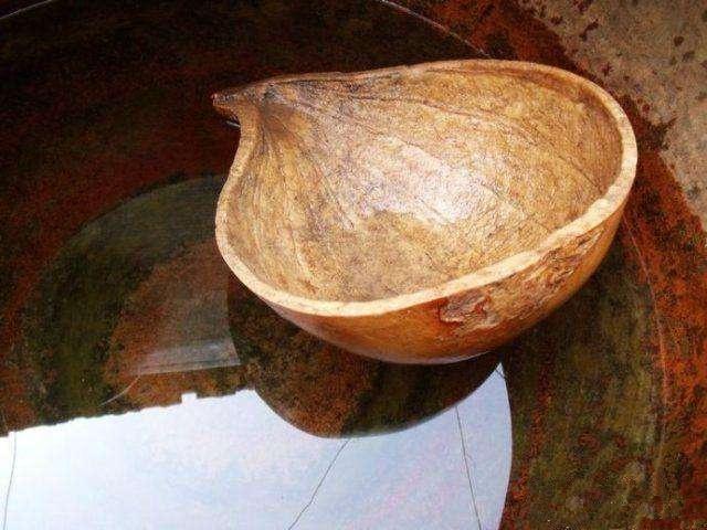 故事:就因一瓢水,老奶奶被葬入绝户之地,但子孙兴旺大富大贵__财经