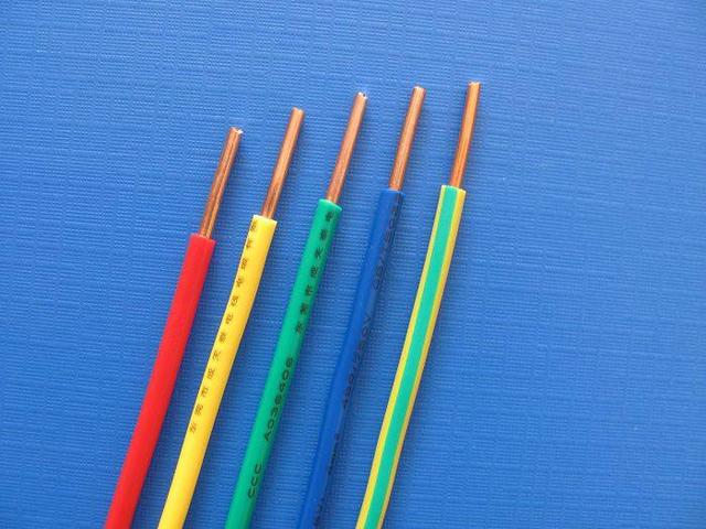 邻居家水电装修全用2.5方线,听老师傅一说,才知我家装错了