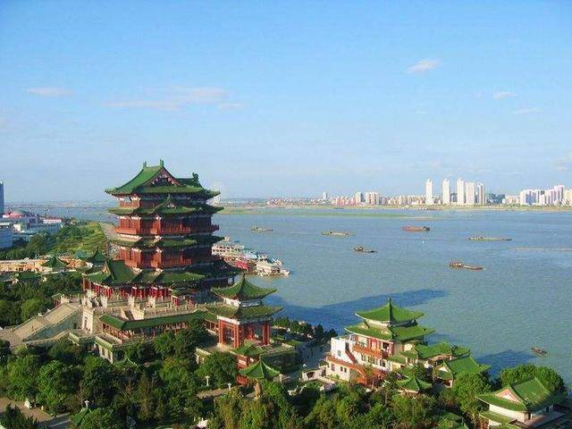 南昌2017gdp_2017江西11地市GDP排行榜:南昌5000亿,赣州2500亿,九江2407亿(2)