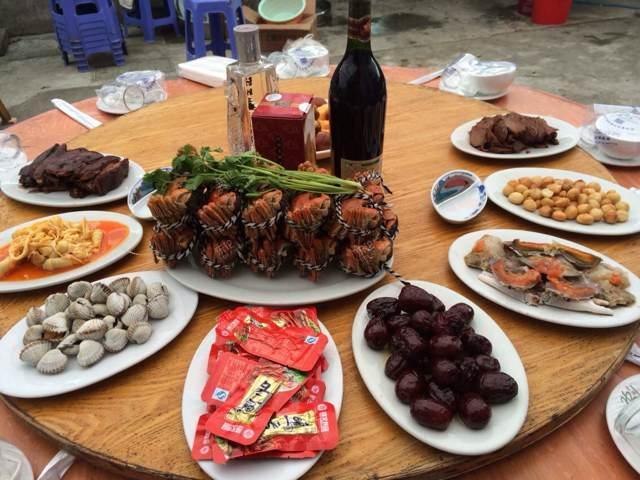 过年回婆家,摆了14桌满月酒,娘家来30多人,我闹了大笑话