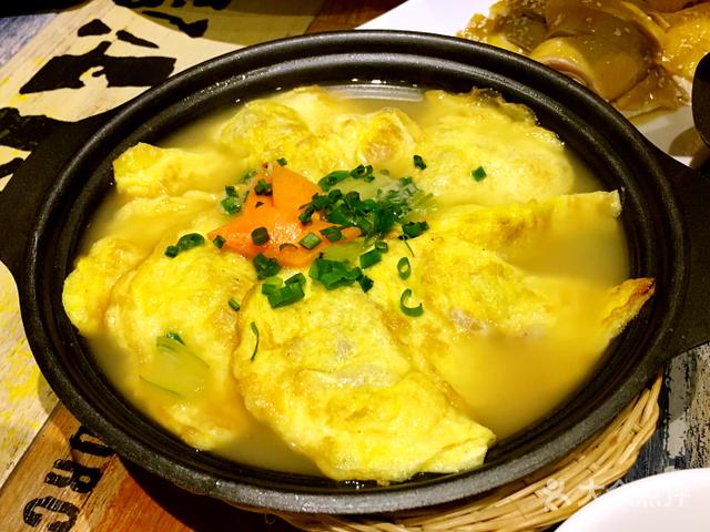 把猪肉,鱼肉做成的馅"酿"入其中